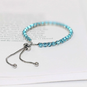 Bracelet tennis réglable en argent orné de pierres de cristal rondes bleu vif