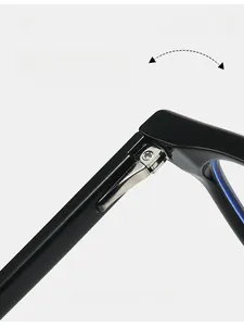 Nahaufnahme der robusten silbernen Metallscharniere an schwarzen TR90 Brillenfassungen