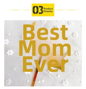 Gold acrylic best mom ever cake topper detail, perfect for Mother's Day baking decoration.
