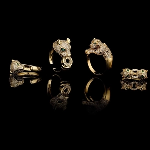 Luxurious 18K gold plated double leopard head open ring set with sparkling crystals