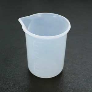 100ml translucent silicone measuring cup with precise scales and pointed spout