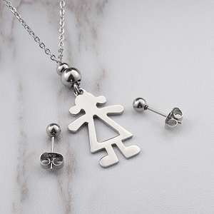 Parure en acier inoxydable avec collier pendentif silhouette féminine et boucles d'oreilles