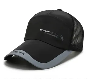 Détail de la casquette trucker noire avec mesh et lettrage Modern British Sports
