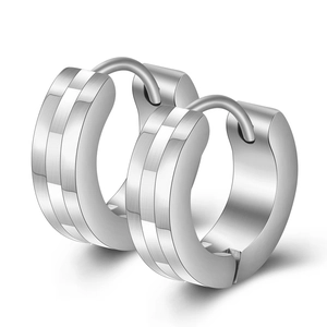 Detail showing 4mm silver steel hoop earring with alternating polished and brushed stripes