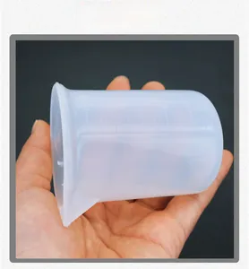 Detail of 100ml silicone measuring cup with precise scale and spout for DIY resin art