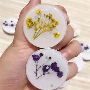 Glitter resin phone grip with real dried flowers in yellow and purple floral patterns