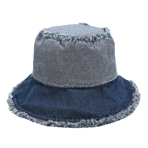 Chapeau bob en denim patchwork rétro avec bords effilochés et contraste bicolore bleu