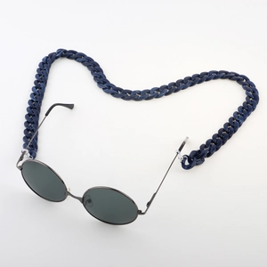 Blue acrylic leopard chain with heart layout and gray metal round sunglasses