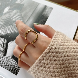 Minimalist 925 sterling silver gold irregular geometric rings set on model's hand