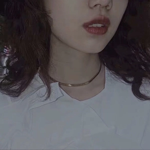 Flat snake bone choker necklace in gold-plated titanium steel worn by a model