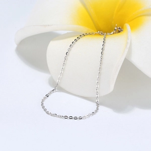 Minimalist S925 sterling silver O-chain necklace with glossy metallic finish and fine links