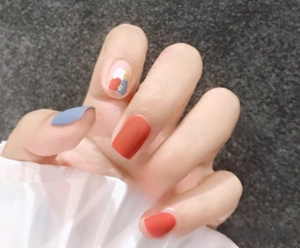 Detail of 3D self-adhesive nail stickers with orange and blue geometric patterns