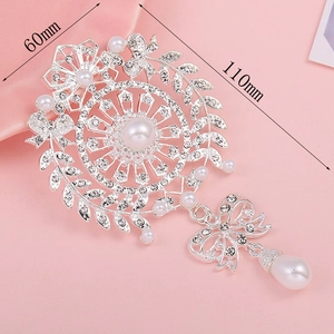 Silver flower pendant with pearls and rhinestones for DIY phone cases and jewelry