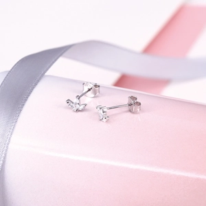 Minimalist S925 sterling silver stud earrings with marquise-cut marquise zircon clusters
