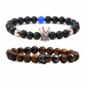 Tigerauge und matte schwarze Perlenarmbänder mit Kronen-Anhänger im 2er-Set