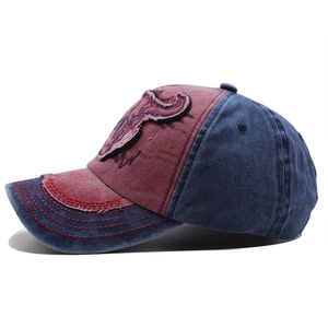 Vintage washed baseball cap with bull embroidery in burgundy and navy blue contrast