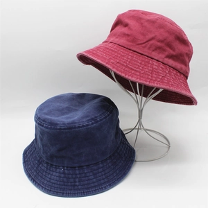 Chapeau bob en coton délavé rouge vin et bleu marine pour protection solaire