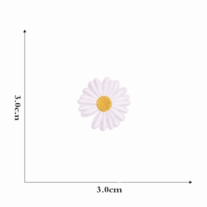 Detailed size view of white daisy embroidery patch measuring three centimeters wide
