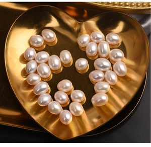 Macro shot of 7.5-8mm oval freshwater pearls on a golden heart-shaped jewelry tray