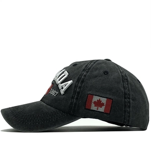 Dettaglio cappellino da baseball in cotone lavato antracite con ricamo Canada 3D