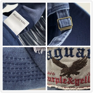 Détails de broderie d'aigle, boucle métal et étiquette coton sur casquette délavée