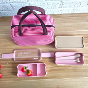 Pink wheat straw 900ml bento box set with red striped lunch bag and cutlery on wood