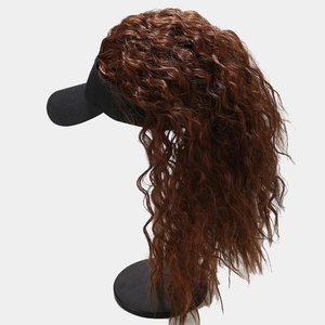 Casquette de baseball avec extensions cheveux longs ondulés brun naturel femme