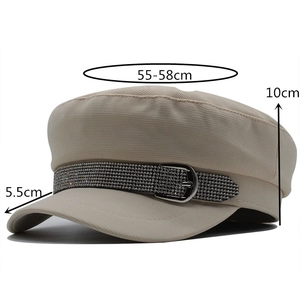Beigefarbene Schirmmütze für Damen mit Strassband und Metallschnalle im Newsboy-Stil