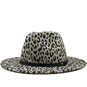 Chapeau fedora en laine avec imprimé léopard, ruban en cuir noir et boucle d'or