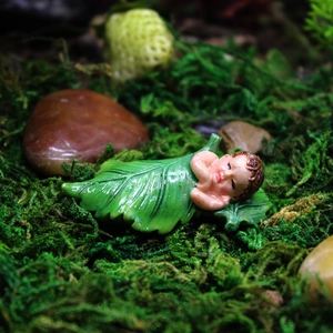 Sleeping Baby In Green Leaf Resin Figurine Flower Fairy Miniature For Garden Succulent Pot Landscape Fairy Decor Ornament