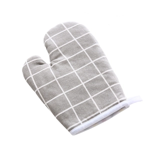 Thick heat resistant cotton oven mitt with grey plaid pattern for kitchen baking
