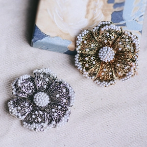 Elegant gold and silver flower brooches with pearls for women's vintage fashion styling