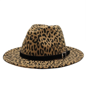 Klassischer Fedora Hut mit Leopardenmuster, schwarzem Band und silberner Schnalle