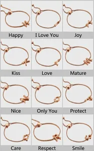 Détail de bracelets initiales en or rose avec lettres style bambou de H à S en grille