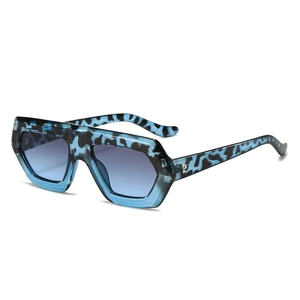 Chic irregular oversized sunglasses with blue marble frames and gradient lenses