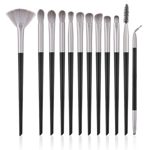 Kit de 13 pinceaux de maquillage professionnels avec manches noirs mats et ferrures