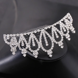 Detailed macro view of a silver crystal hair comb with elegant pear-shaped drop pendants