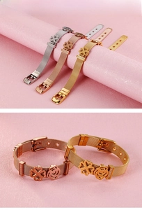Détail de bracelets en maille trèfle réglables en or, argent et or rose avec strass fins