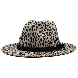 Chapeau fedora classique à motif léopard avec ruban noir et boucle dorée élégante
