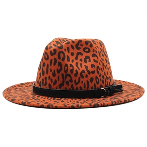 Chapeau Fedora orange à imprimé léopard avec texture en feutre et ceinture à glands
