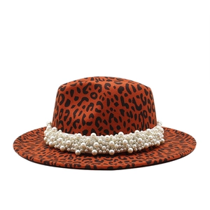 Chapeau fedora orange à motif léopard et larges bords avec des perles élégantes