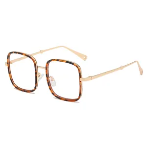 Montatura occhiali quadrati tartarugati con eleganti stanghette in metallo dorato da donna