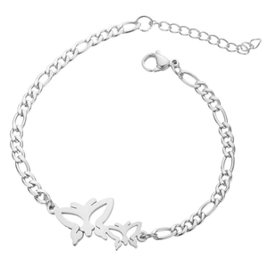 Bracelet chaîne Figaro argenté avec breloques papillons et fermoir mousqueton réglable