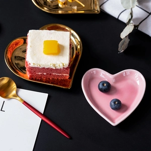 European heart-shaped ceramic dessert plate set with golden metal dish for afternoon tea