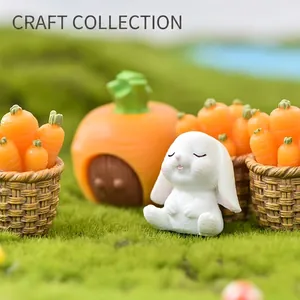 Figuras decorativas de conejo blanco y casa de zanahoria en resina para jardín