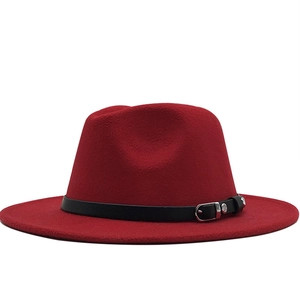 Chapeau Fedora classique en feutre de laine rouge foncé avec large bord et ceinture noire