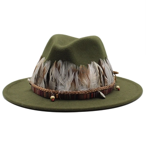 Cappello fedora jazz verde militare in feltro con piume e perline stile vintage