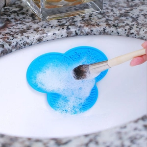Tappetino in silicone blu per pulizia pennelli trucco con ventosa e texture differenti