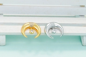 Retro crescent moon stud earrings with zircon inlay in gold and silver plating