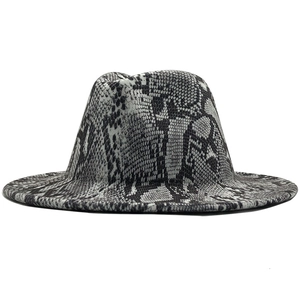 Detailansicht des hochwertigen Wollfilzhutes mit schwarz-grauem Schlangenmuster-Design